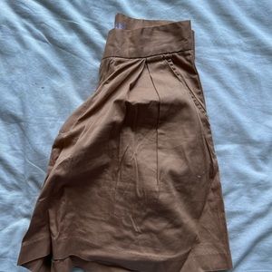 Pleated shorts